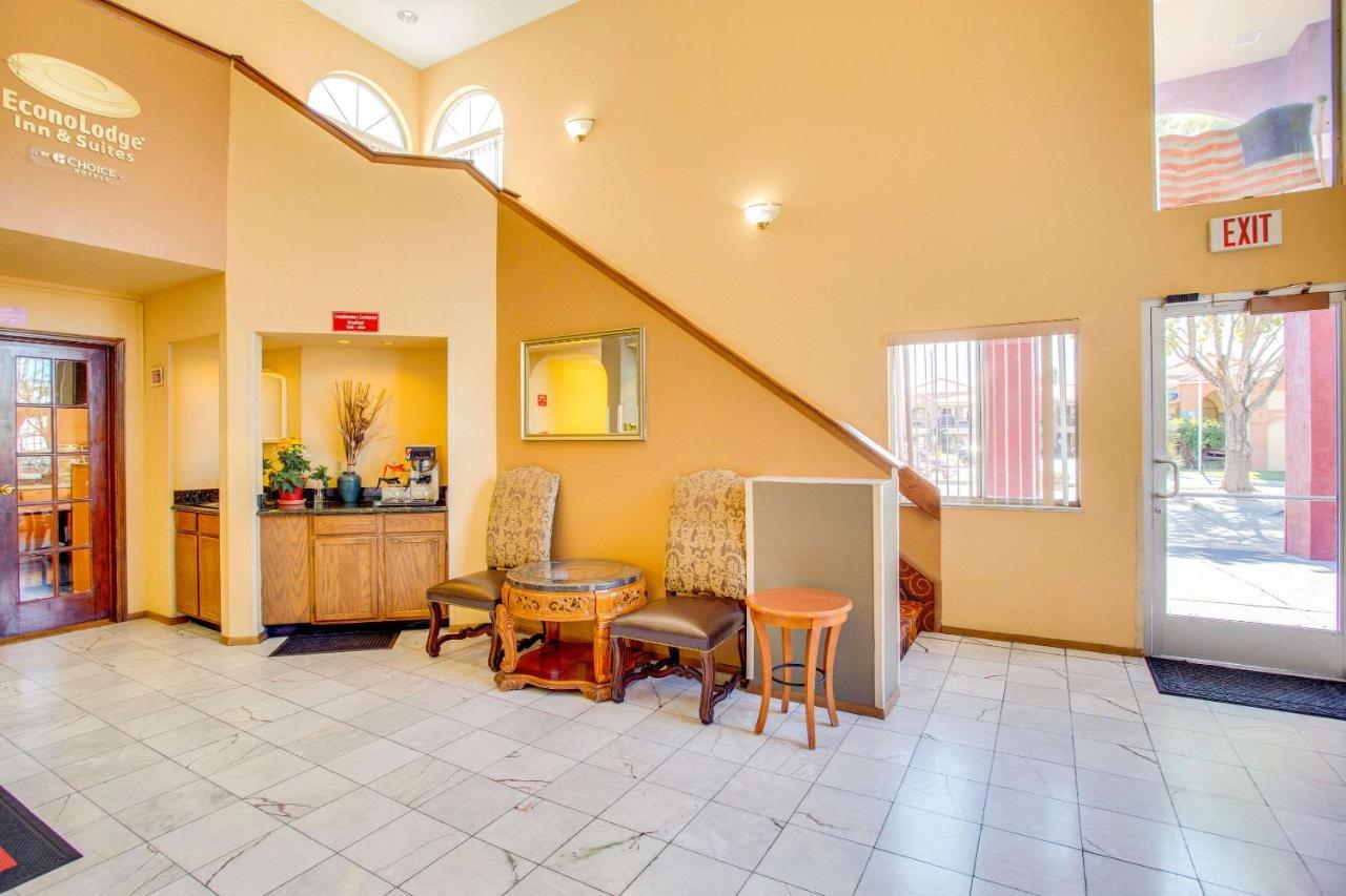 Econo Lodge Inn & Suites Albuquerque East I-40 Eubank Exit Bagian luar foto
