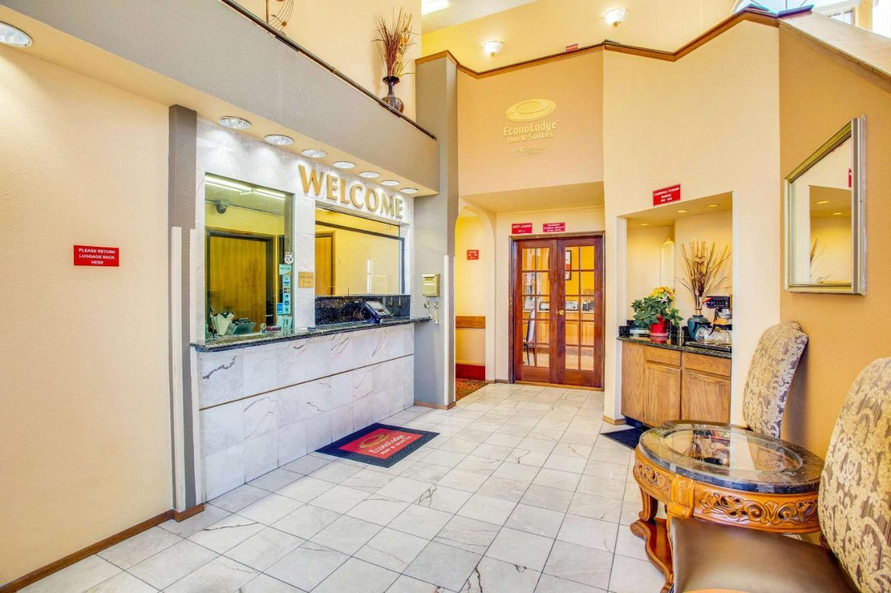 Econo Lodge Inn & Suites Albuquerque East I-40 Eubank Exit Bagian luar foto