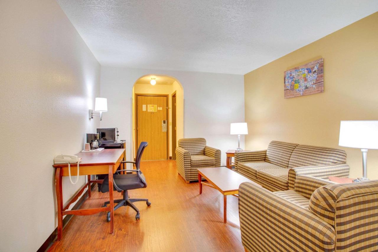 Econo Lodge Inn & Suites Albuquerque East I-40 Eubank Exit Bagian luar foto