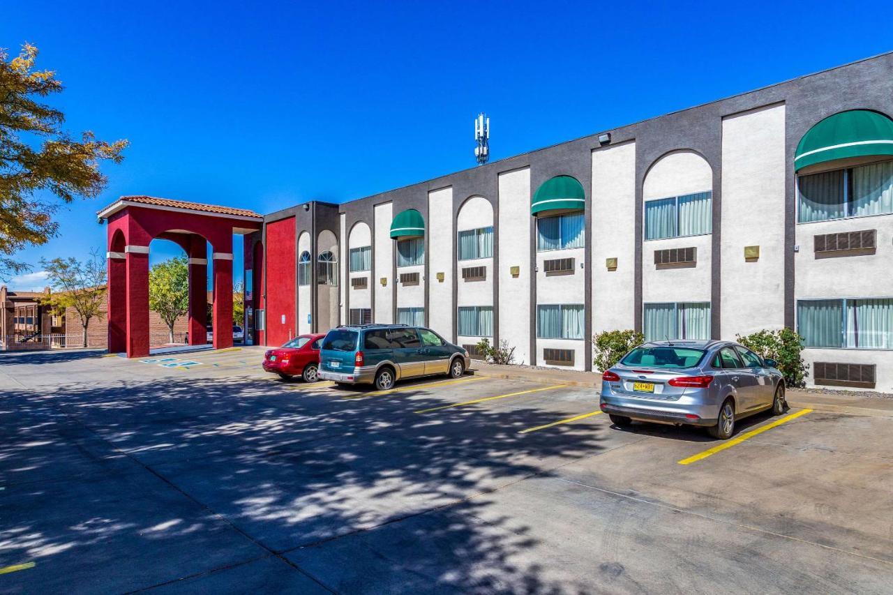 Econo Lodge Inn & Suites Albuquerque East I-40 Eubank Exit Bagian luar foto