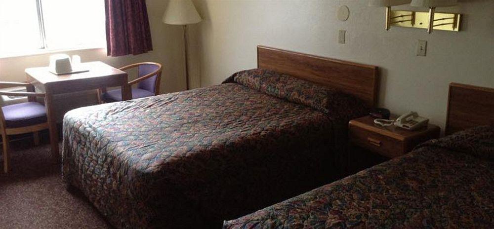Econo Lodge Inn & Suites Albuquerque East I-40 Eubank Exit Bagian luar foto