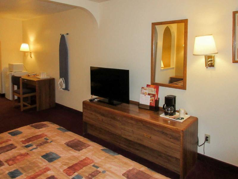 Econo Lodge Inn & Suites Albuquerque East I-40 Eubank Exit Bagian luar foto