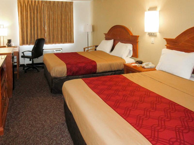 Econo Lodge Inn & Suites Albuquerque East I-40 Eubank Exit Bagian luar foto