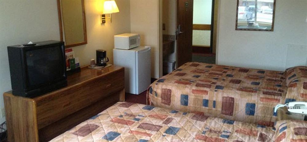 Econo Lodge Inn & Suites Albuquerque East I-40 Eubank Exit Bagian luar foto