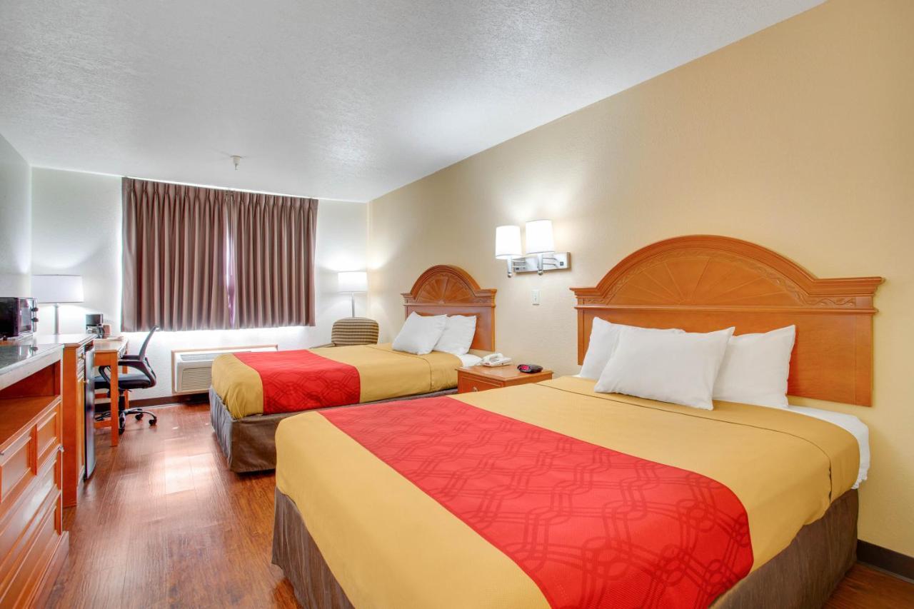 Econo Lodge Inn & Suites Albuquerque East I-40 Eubank Exit Bagian luar foto