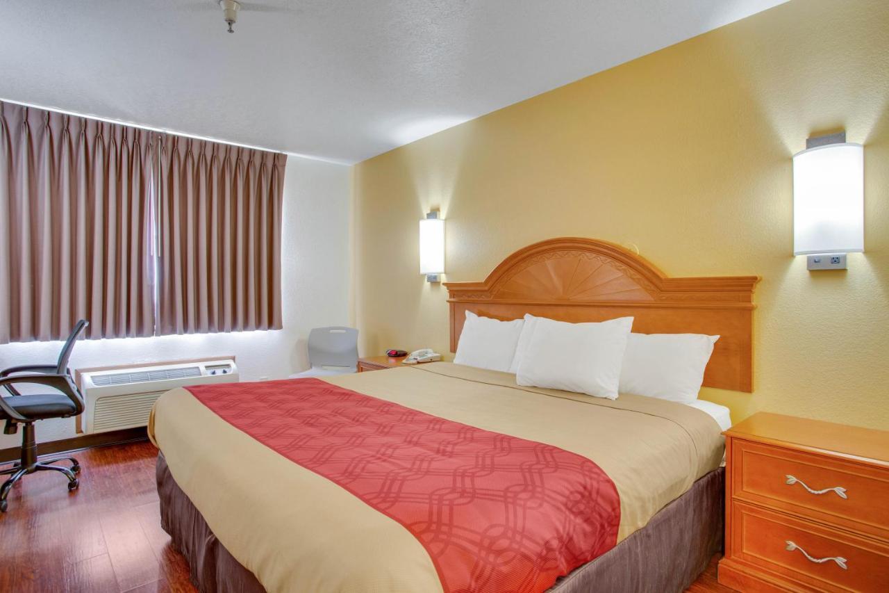 Econo Lodge Inn & Suites Albuquerque East I-40 Eubank Exit Bagian luar foto